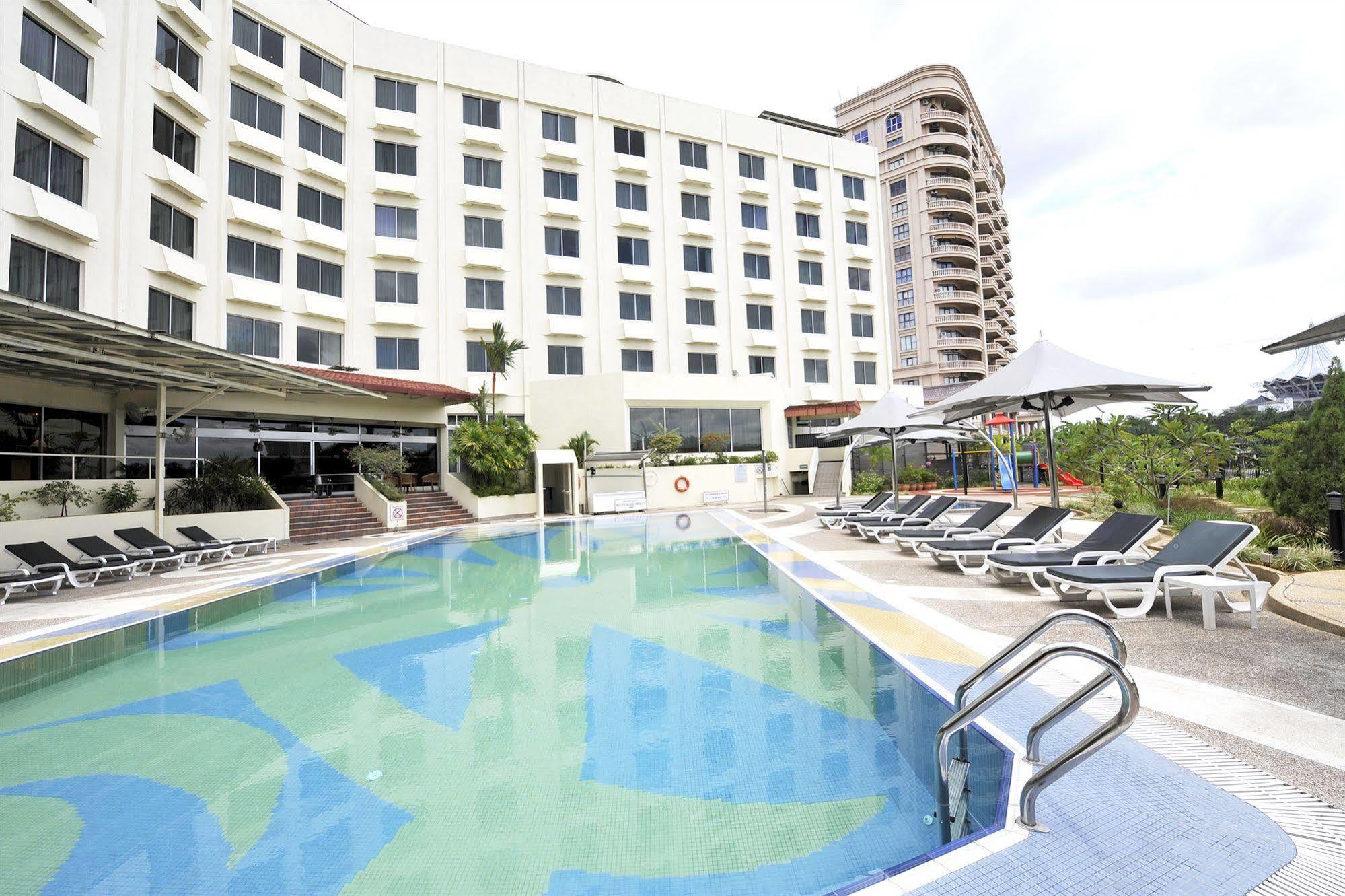 Grand Margherita Hotel Kuching Exterior foto
